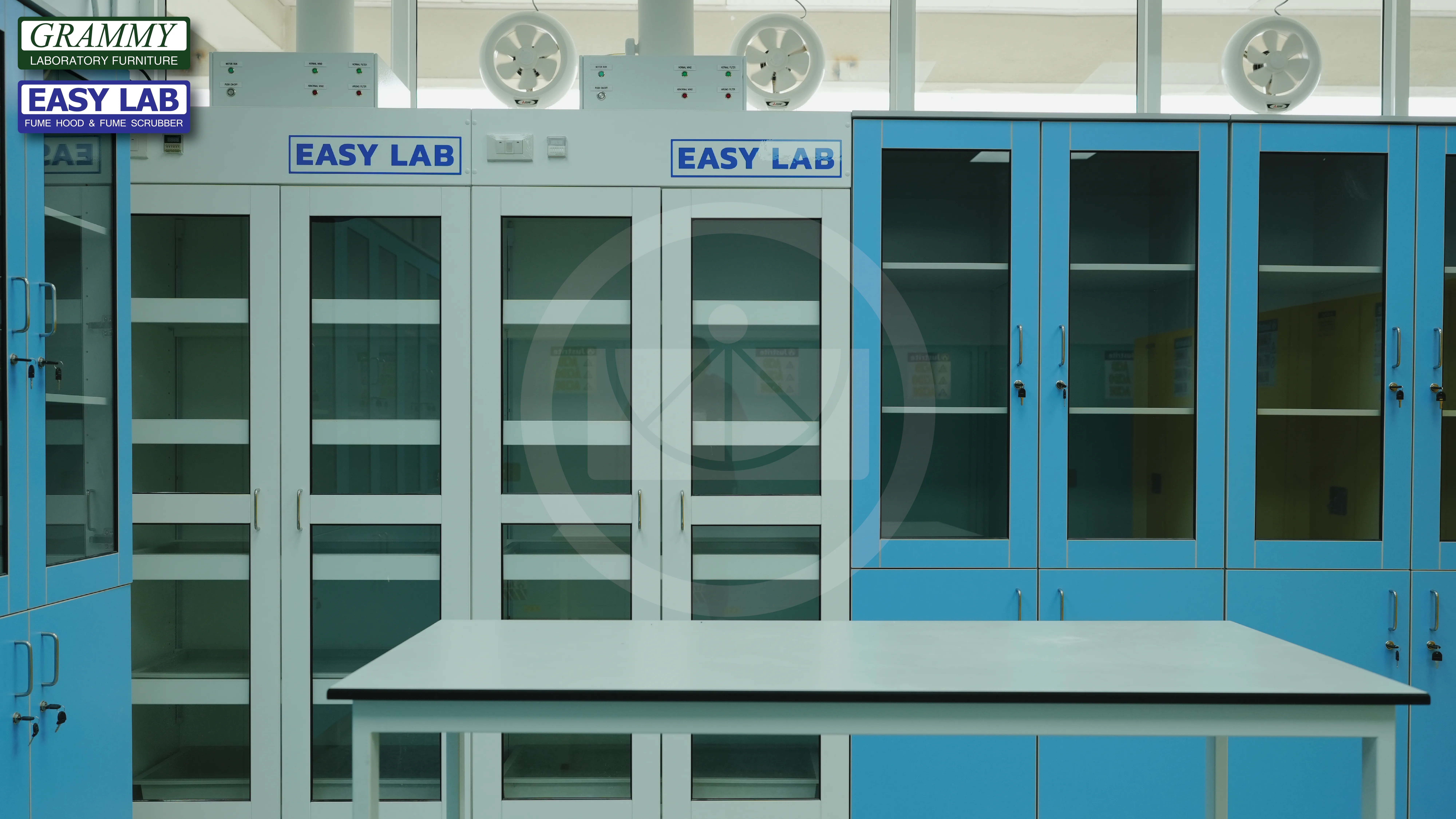 ติดตั้งโต๊ะปฏิบัติการ GRAMMY & ตู้ดูดควัน EASY LAB