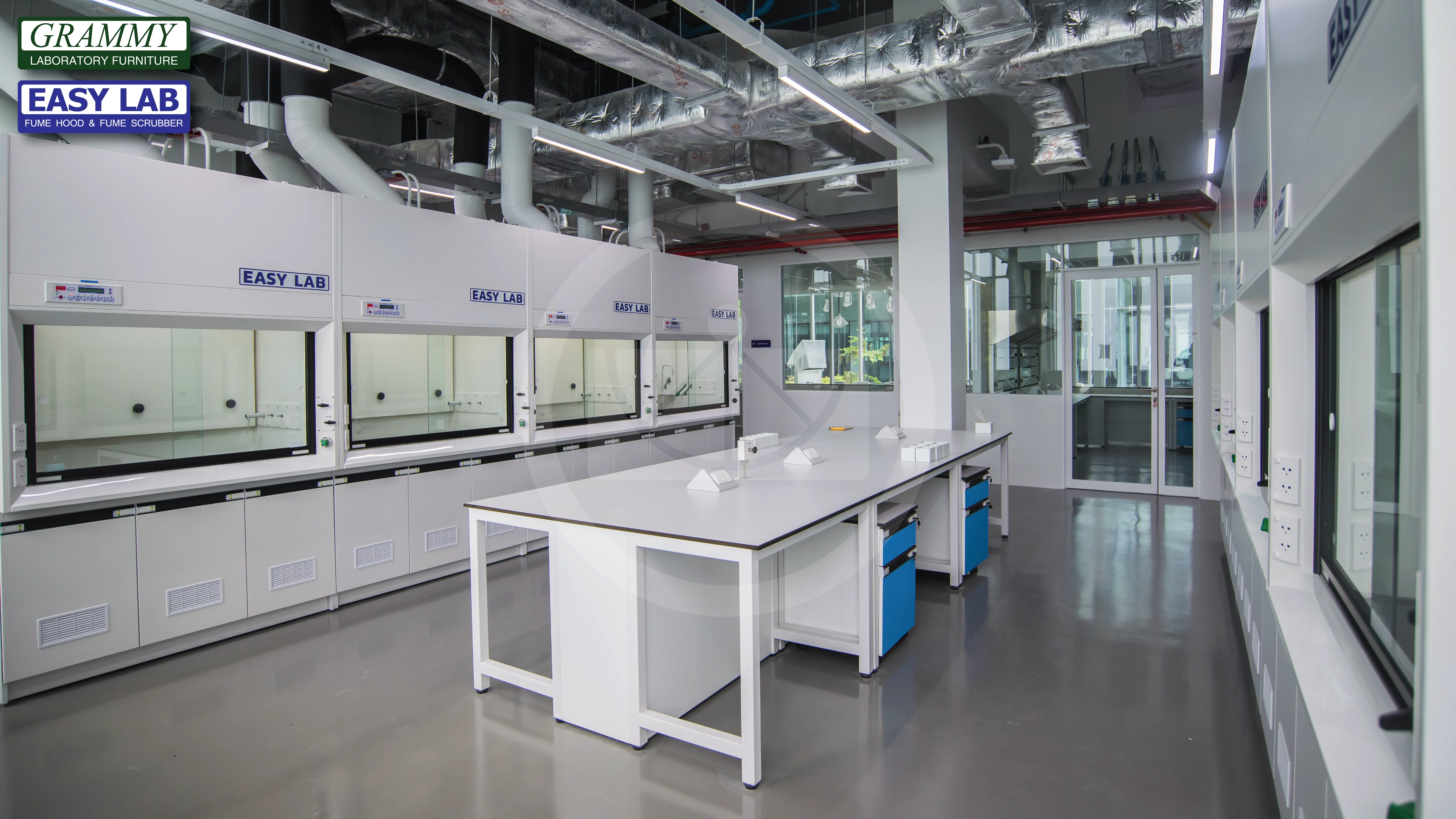 ติดตั้งโต๊ะปฏิบัติการ GRAMMY & ตู้ดูดควัน EASY LAB