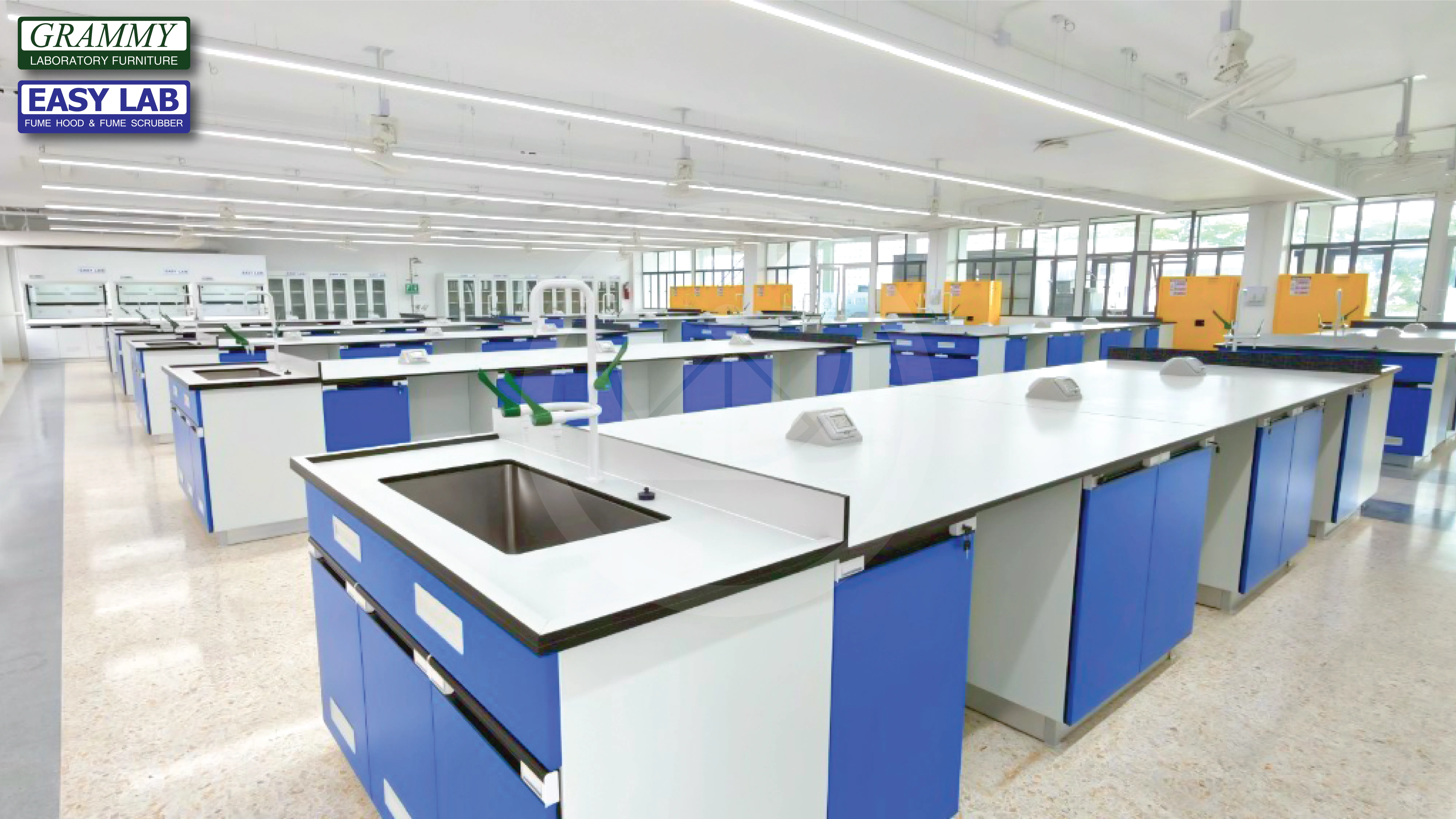 ติดตั้งโต๊ะปฏิบัติการ GRAMMY & ตู้ดูดควัน EASY LAB